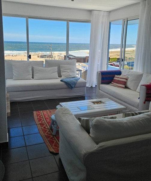 Departamento en alquiler en Manantiales primera linea.